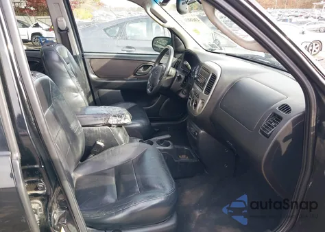 2004 Ford Escape Limited z USA, uszkodzony, nr VIN 1FMCU94194KA24943